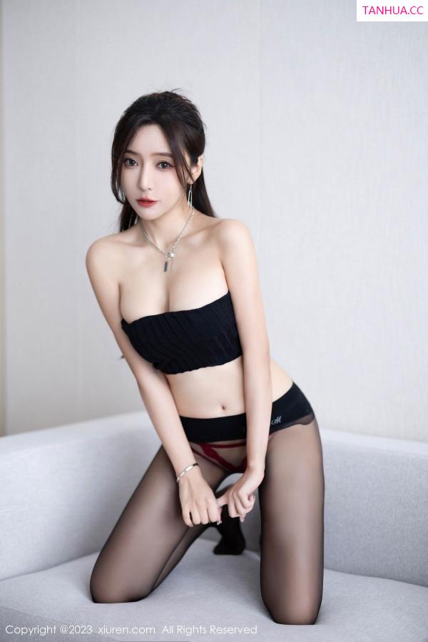 王馨瑶  [XiuRen]高清写真图 2023.10.20 No.7545 王馨瑶yanni 黑丝美腿第24张图片